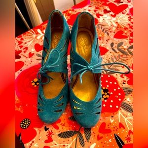 Seychelles teal pump in size 7.5